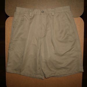 Dockers Golf Pleated Beige Shorts W32 Length 20.5